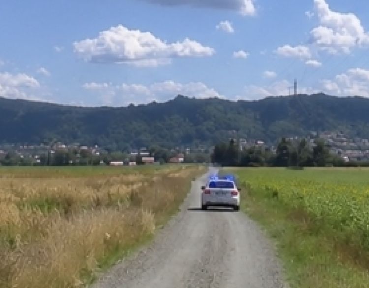 Pijani vozač pao s mopeda, u drugoj nesreći pijana vozačica udarila u automobil