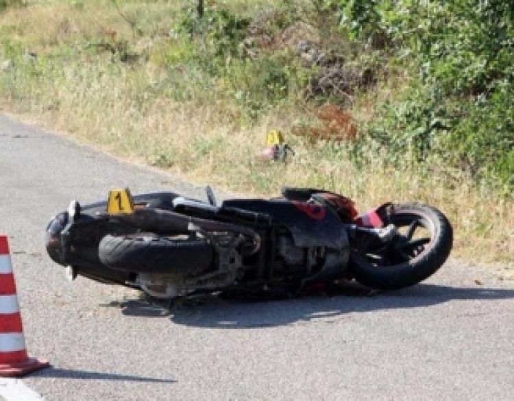 Između Striježevice i Kamenske 30-godišnji vozač motocikla bez vozačke ali s 1,76 promila sletio s ceste i teško se ozlijedio