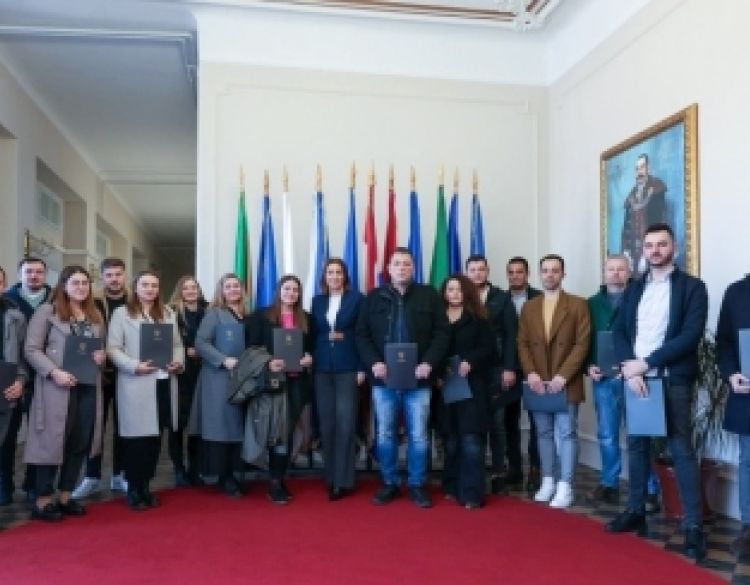 Mladim obiteljima s područja Požeško-slavonske županije uručeni ugovori potpore za rješavanje stambenog pitanja