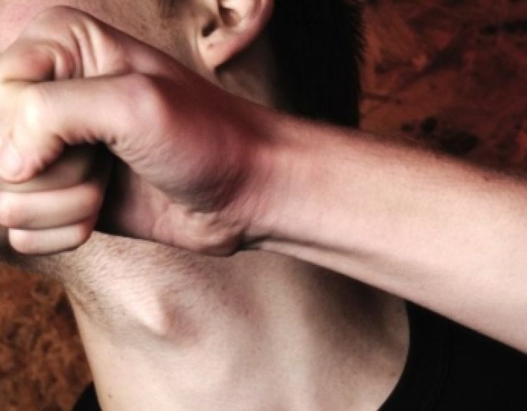 U Crkvenim Vrhovcima u dvorištu 25-godišnjak uz alkohol od 1,36 promila napao 53-godišnjaka - dobio smještaj u policijskoj postaji