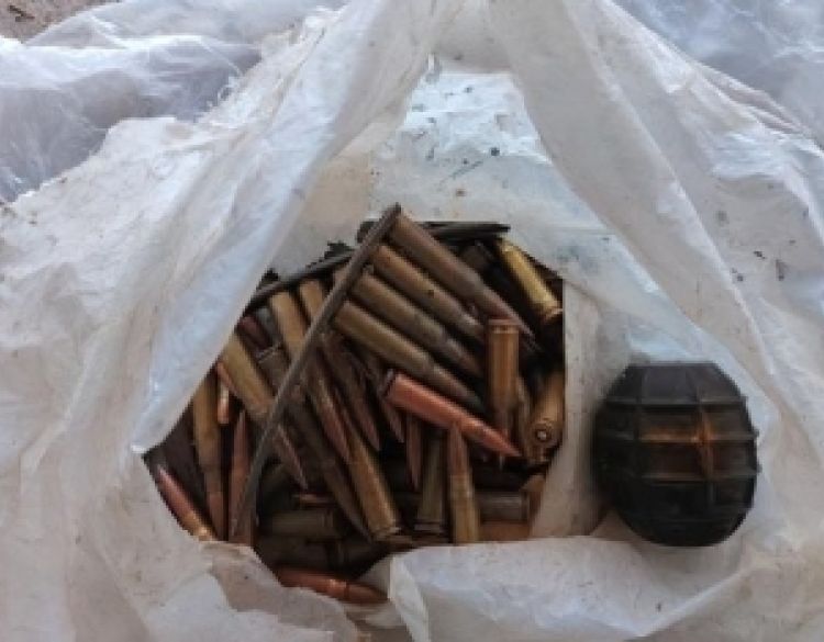 Tri pronalaska i dragovoljne predaje ručne bombe, puške i streljiva Jakšiću, Lipiku i Pakracu