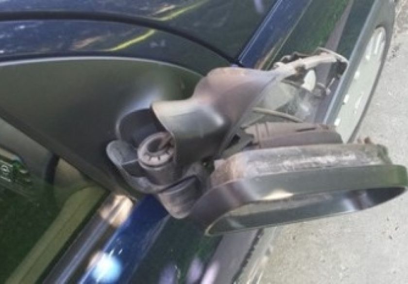 U požeškoj Ulici Matije Gubca 54-godišnji vozač teretnog vozila zapeo za parkirani automobil i pobjegao s mjesta nesreće