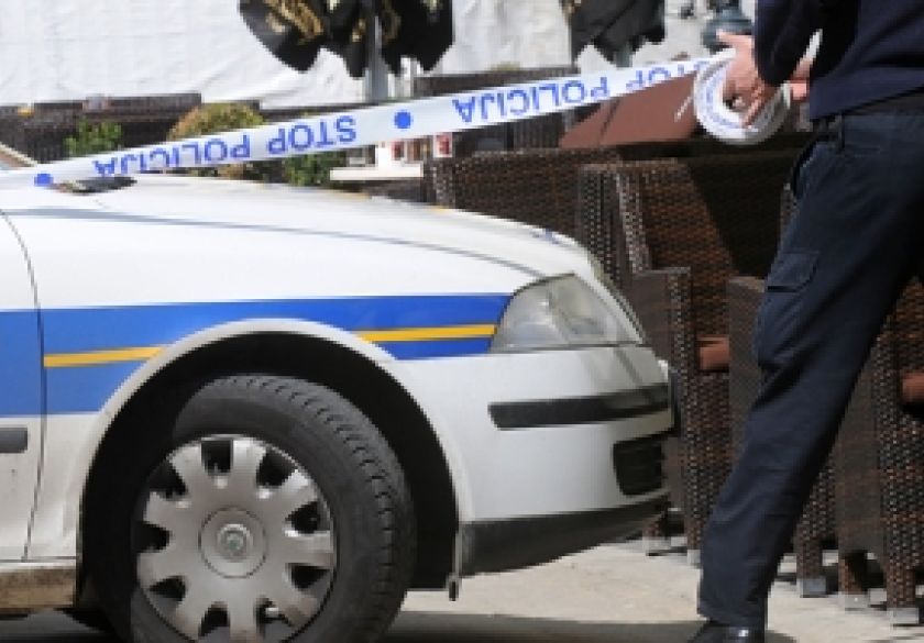 Jedan bijeg vozača s prometne u Požegi a policijski službenik sa službenim vozilom prilikom uključivanja u promet udario u zid