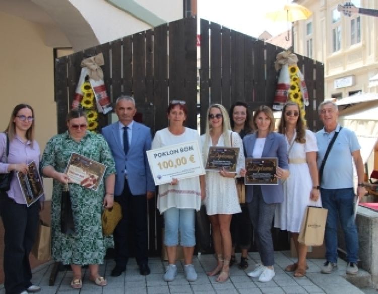 Dodijeljene nagrade na Natječaju „Uredimo svoju Požegu“ za vrijeme Festivala - dodijeljeno 6 nagrada za najuređenije izloge