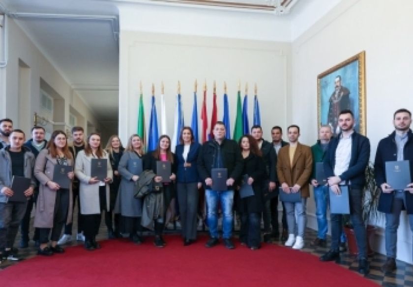 Mladim obiteljima s područja Požeško-slavonske županije uručeni ugovori potpore za rješavanje stambenog pitanja