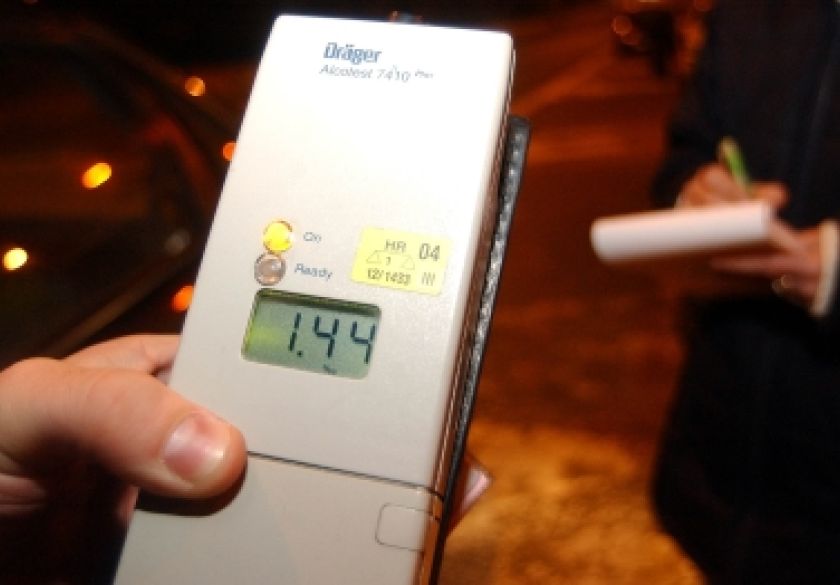 Policija u prometu u Lukaču zatekla 50-godišnjeg vozača teretnog automobila s 1,54 promila alkohola - dobio noćenje u policiji uz kaznu