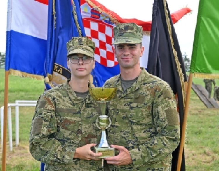 Nakon zahtjevnog natjecanja dragovoljnih ročnika pobjedu u ženskoj konkurenciji odnijela je ročnica Valentina Žigmundovac, a u muškoj ročnik Luka Ašenbrener