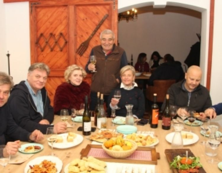 Proslavljeno Martinje u Vinariji Sontachi u novo otvorenoj kušaonici vina po starim regulama 