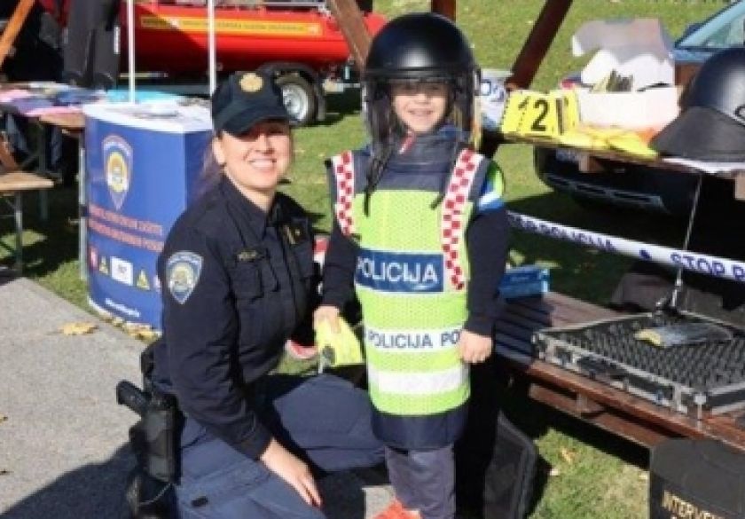 Policijski službenici sudjelovali na obilježavanju Dječjeg tjedna u Pleternici
