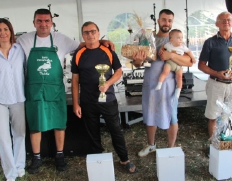 Održana vrlo posjećena 6. Ribarska večer a 23 ekipe kuhale fiš paprikaš na 3. Fišijadi u Trenkovu oko dvorca baruna Trenka