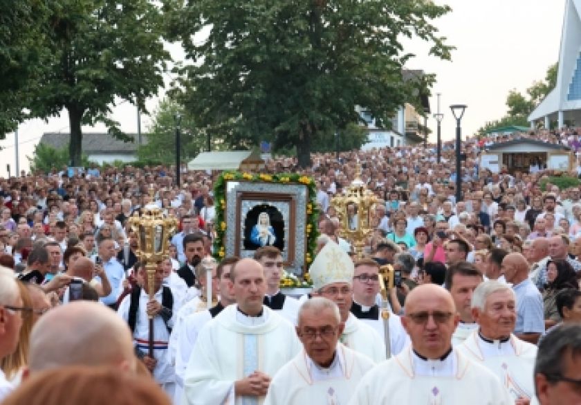 Završena devetnica Gospi od Suza u Pleternici: Tisuće hodočasnika u molitvi i zajedništvu
