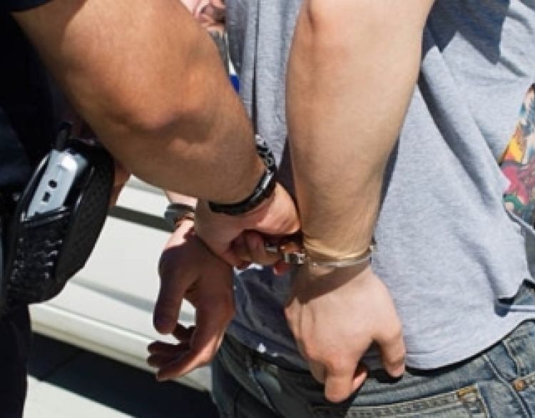 Pod vidnim utjecajem alkohola 35-godišnjak pravio nered u kafiću u Vetovu - vrijeđao i policiju pa je uhićen i prevezen u OŽB Požega