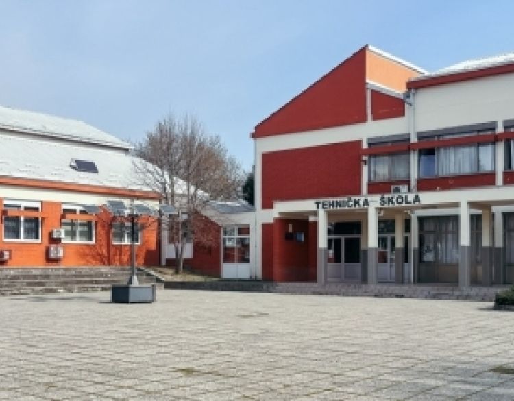 Srednje škole i Đački dom Požega dobile dojave o postavljenim bombama - svi učenici evakuirani i traje pregled prostorija