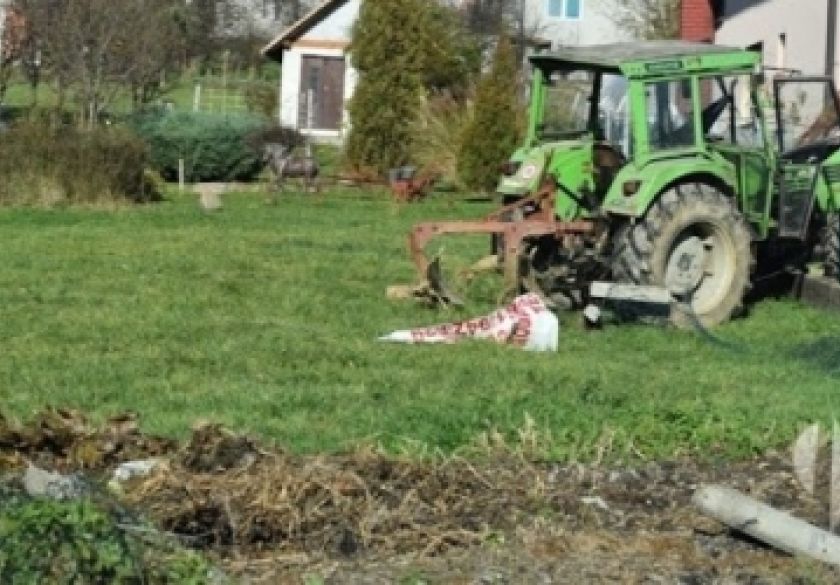 Tri prometne i jedan bijeg vozača a u nesrećama u Kutjevu i Frkljevcima ozlijeđena 39-godišnja vozačica i 55-godišnji vozač traktora