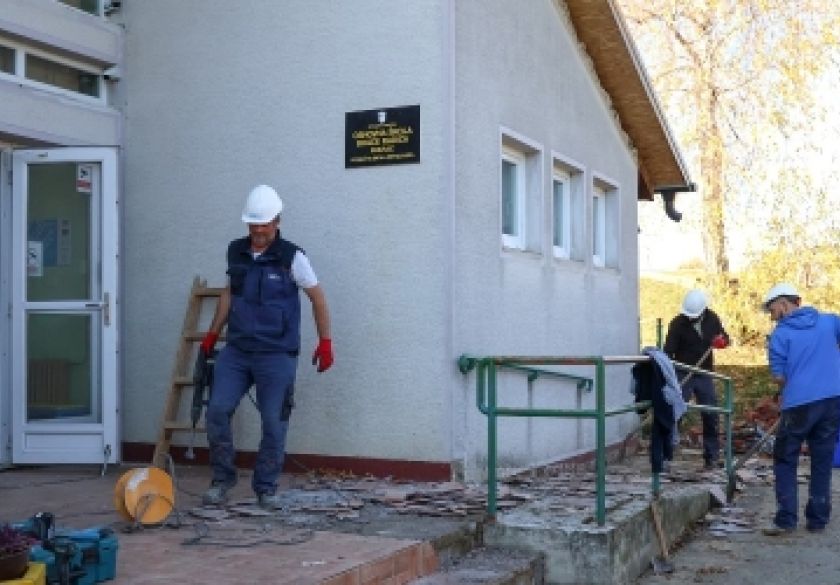 U tijeku je projekt Energetska obnova Područne škole Prekopakra i izgradnja manje sportske dvorane uz školu