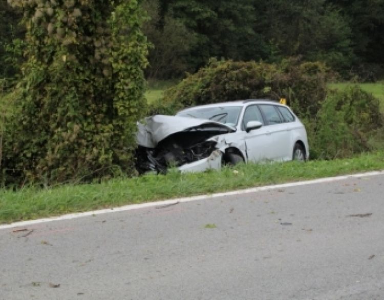 56-godišnjak bez vozačke dozvole sletio između Orljavca i Kamenske, završio na travnatoj površini i pri slijetanju je ozlijeđen