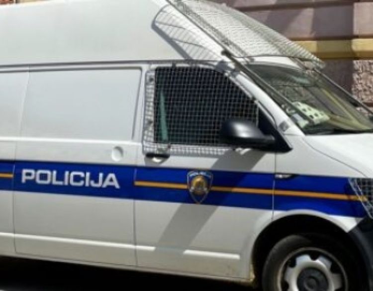 27-godišnjak osumnjičen: Nije platio kupljeni automobil, krivotvorenim potpisom registrirano vozilo