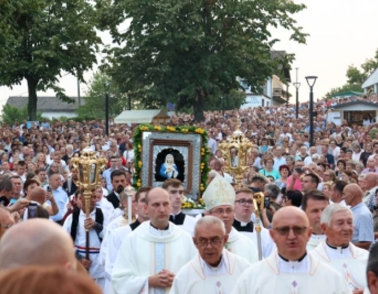 Završena devetnica Gospi od Suza u Pleternici: Tisuće hodočasnika u molitvi i zajedništvu