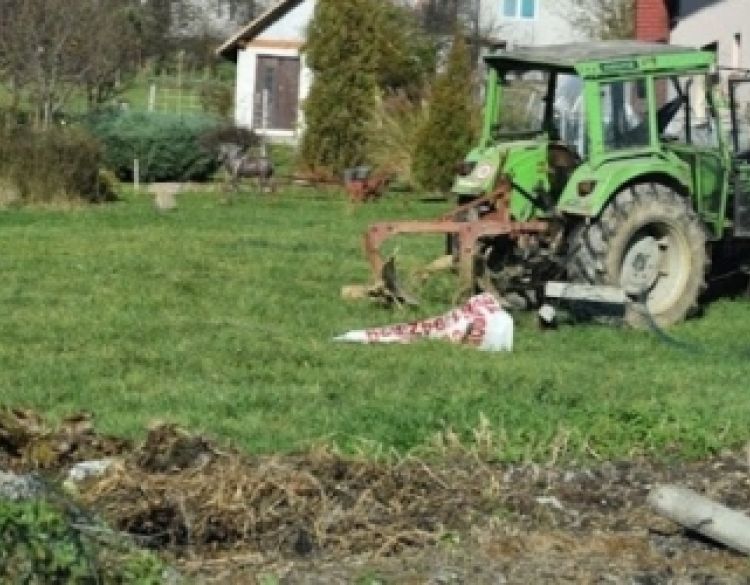 Tri prometne i jedan bijeg vozača a u nesrećama u Kutjevu i Frkljevcima ozlijeđena 39-godišnja vozačica i 55-godišnji vozač traktora