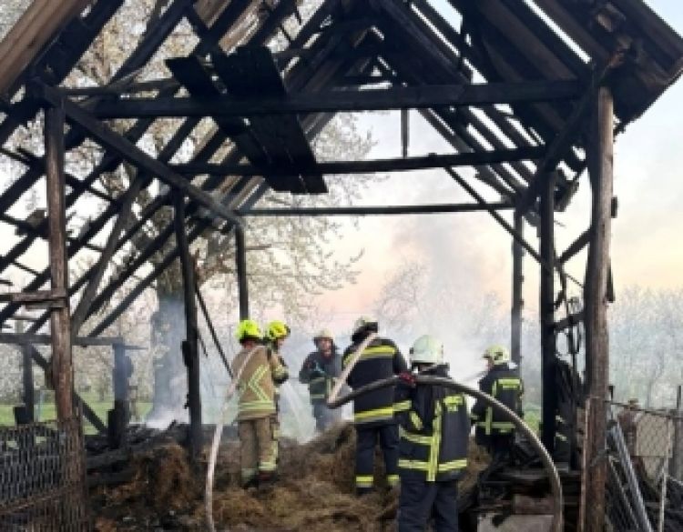 U Kaptolu 73-godišnjakinja spaljivala biljni otpad koji je ostavila bez nadzora a uslijed vjetra se požar proširio na drveni štagalj koji je izgorio