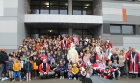 Moto mrazovi dovezli Svetog Nikolu i tradicionalno darivali djecu od 1. - do 4. razreda škole u Pleternici