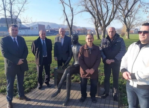 Položili cvijeće uz spomenik Nikoli Tesli povodom godišnjice smrti