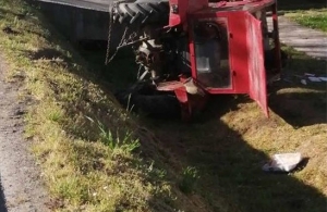 Traktorist 59-godina pokušao voziti traktor uz 2,38 alkohola pa sletio u kanal