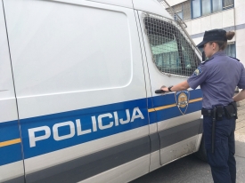 Dvije prometne a u onoj u Pakracu 53-godišnji vozač teretnog automobila udario u prednji dio automobila 69-godišnjakinje