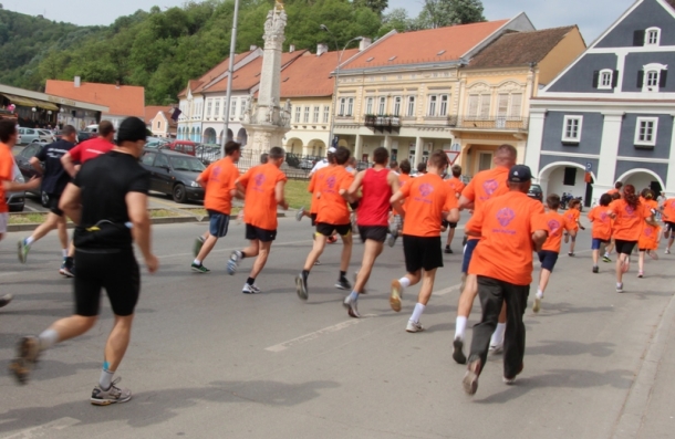 S požeškog trga startalo 65 trkača