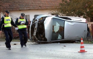 U čak 4 prometne nesreće lakše ozlijeđene dvije osobe a sa one u Jakšiću vozač pobjegao
