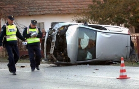 U čak 4 prometne nesreće lakše ozlijeđene dvije osobe a sa one u Jakšiću vozač pobjegao