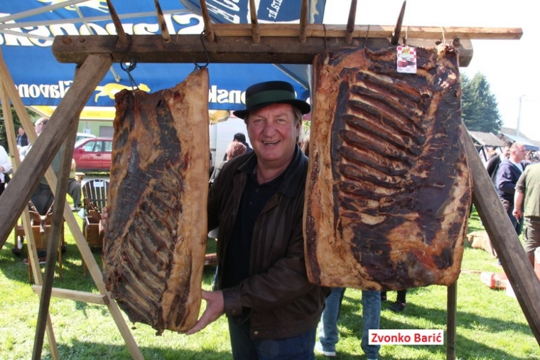 Uz izbor „princeze pušnice“ promoviran Festival slanine i vina u Kaptolu