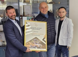 Za općinu Velika i najbolji Advent u kategoriji općina za 2023. godinu uručeno priznanje načelniku Robertu Hofmanu
