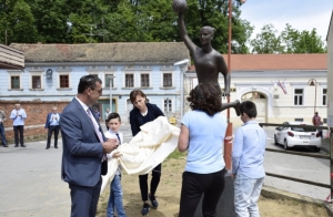 Svečano otkrivena skulptura "Rukometašica u pokretu" posvećen prerano preminuloj Martini Tokić