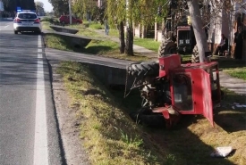 30-godišnjak iz Čaglina nije još položio vozački a vozio neregistrirani traktor s 1,71 promila alkohola i sletio s ceste - dobio smještaj u policijskoj postaji