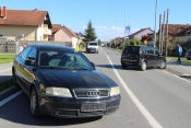 Opel prilikom izlaska iz kružnog toka udario bočno u Audi A6 - troje prevezeno na pružanje pomoći u OŽB Požega