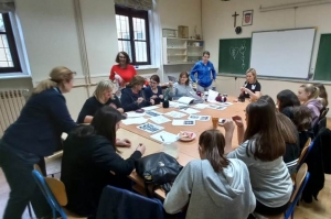 Folklorni ansambl Požega i Učenička zadruga Pčelica organizirali radionicu "Zakiti se zrnom"