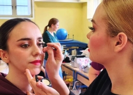 Folklorni ansambl Požega održao radionice Izrade oglavlja i frizura te scenskog šminkanja