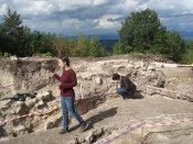 Rudine i romanička kapelica iznad Ivandola