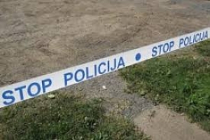 Razbio stakla na ulaznoj ogradi u Požegi