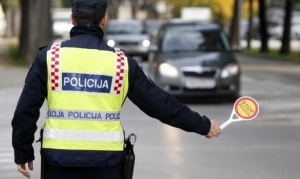 50-godišnjak vozio kroz Pleternicu pod utjecajem alkohola od 1,97 promila pa završio na triježnjenju u policiji uz kaznu od 1.320 eura