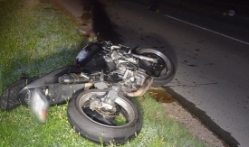 Uslijed neprilagođene brzine 43-godišnji motociklist izgubio kontrolu nad motorom i nakon zanošenja pao na kolnik i teško se ozlijedio