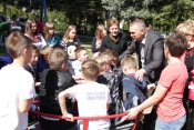 Učenici Cesarićeve škole radosni na novom igralištu