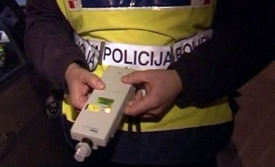 Policija u jednoj večeri zatekla tri alkoholizirana vozača sa "zavidnim" količinama alkohola, a jedan još i bježao - završili na triježnjenju