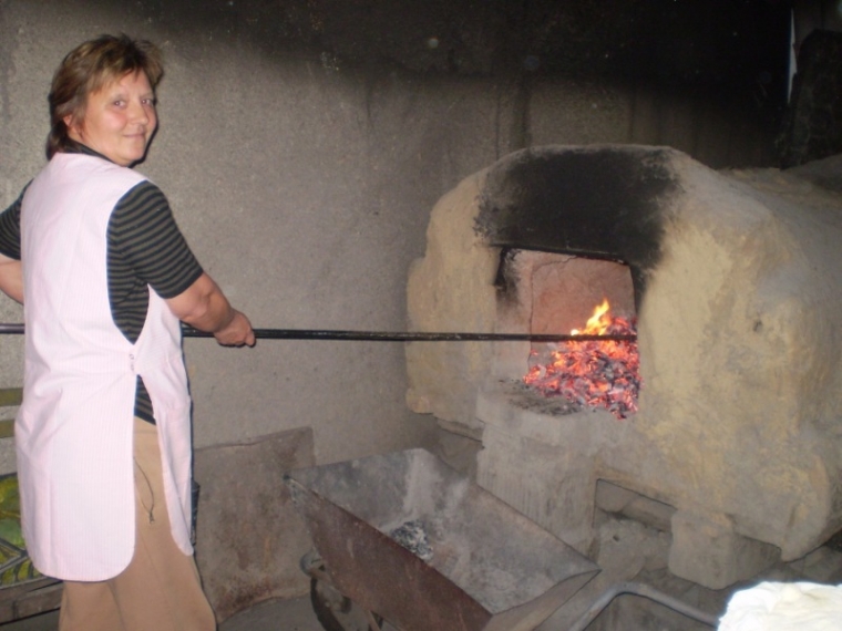 U dvije peći dnevno ispeku 50 kruhova