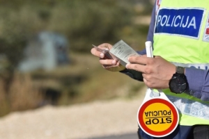 U prometu s teretnim "Mercedesom" zatečen 18-godišnji višestruki recidivist - oduzeto mu vozilo