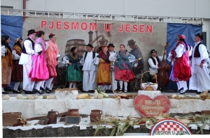 Održana 19. Smotra folklora "Pjesmom u jesen"