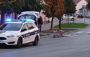 Teško ozlijeđena 67-godišnja biciklistkinja koja je oduzela prednost "Fordu" u raskrižju