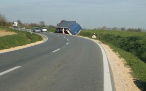 Između Ferovca i Kule 32-godišnjak sletio s ceste i prevrnuo teretno vozilo
