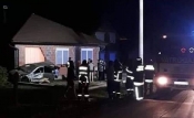 Noćas mladi vozač uz 1,67 alkohola udario u parkirani Mercedes pa onda nakon rotiranja u kuću